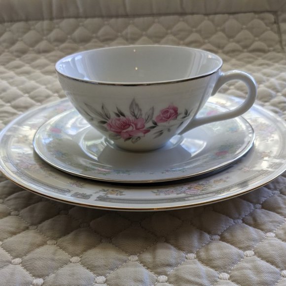 Vintage Floral Mismatched Fine China Tea Party Serving 3 Piece Set - Picture 2 of 11